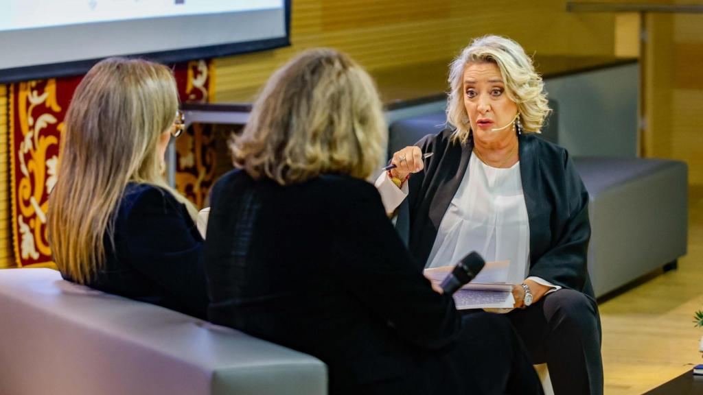 Esther Esteban realiza una entrevista a Belén Campos y Patricia Franco en Elyseum Woman Club.