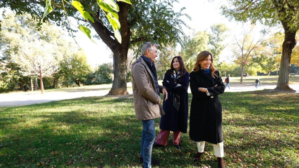 La alcaldesa de Zaragoza, Natalia Chueca, junto a la concejal de Medio Ambiente, Tatiana Gaudes.