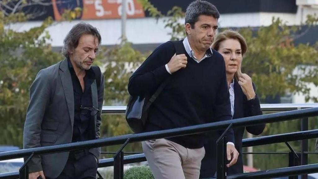 José Manuel Cuenca junto a Carlos Mazón. EFE