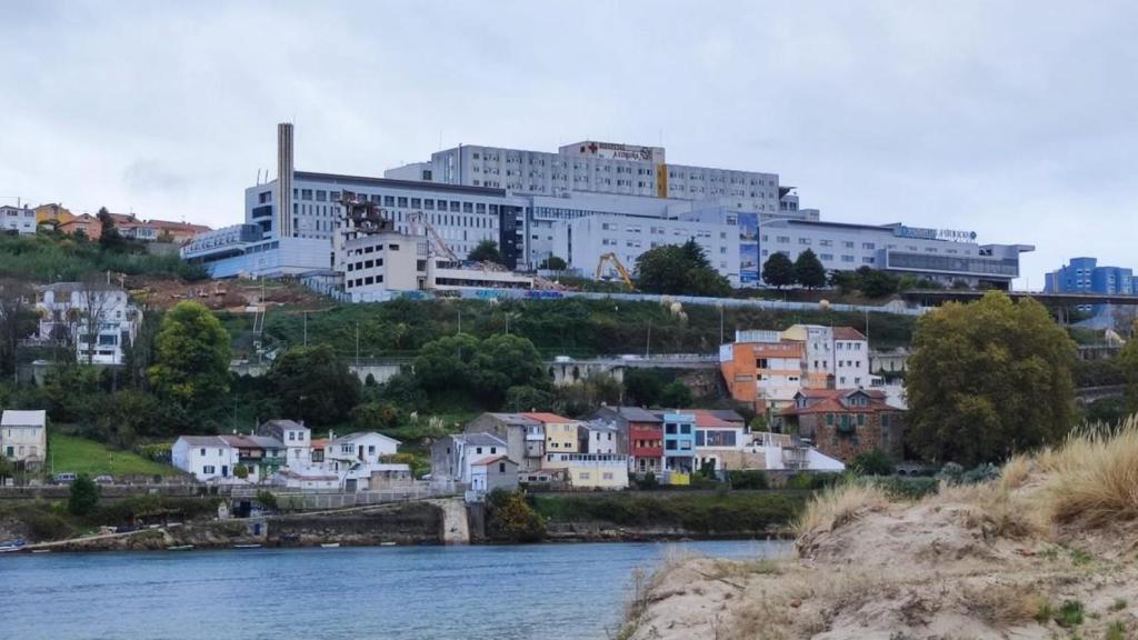 El núcleo marinero de As Xubias de Abaixo visto desde Oleiros.
