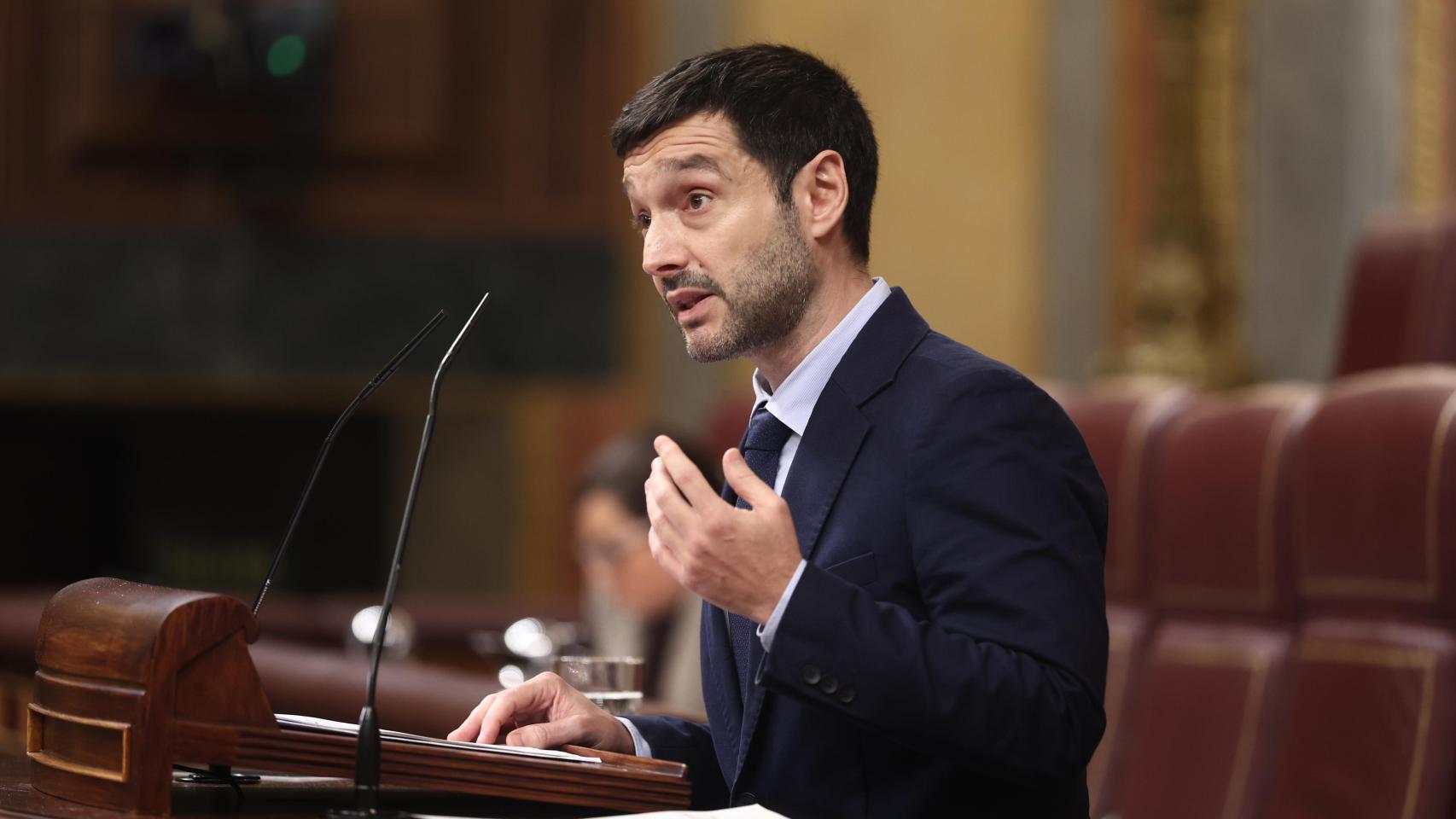 Pablo Bustinduy, ministro de Derechos Sociales, Consumo y Agenda 2030 en el Congreso de los Diputados este 19 de noviembre de 2025.