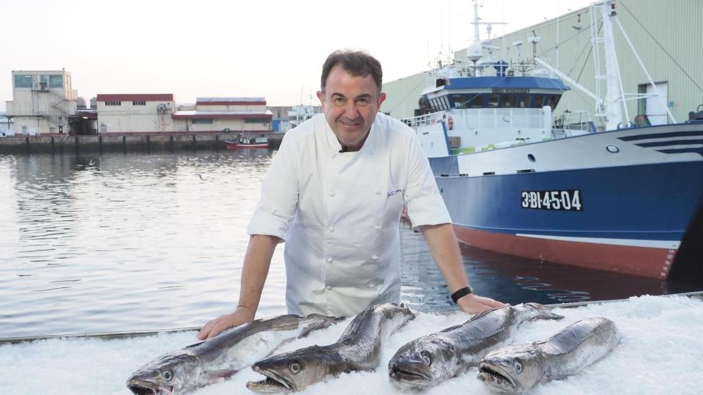 El chef Martín Berasategui en una imagen promocional del puerto de Burela