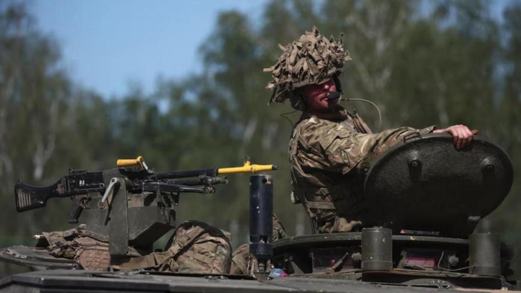 Un soldado británico durante el ejercicio Immediate Response en el área de entrenamiento de Drawsko Pomorskie, Polonia.