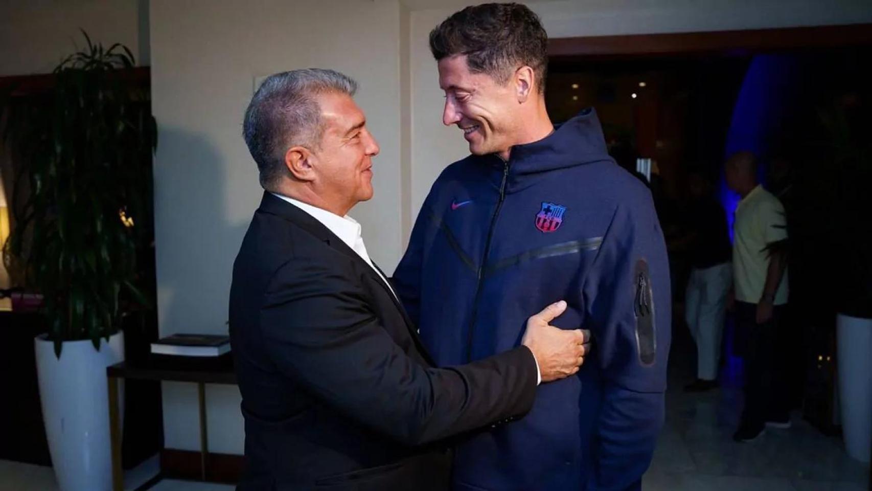 Joan Laporta y Robert Lewandowski en Miami.