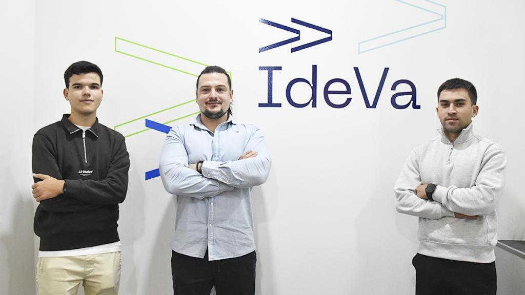 De izquierda a derecha: Daniel Mateos, 21 años, de la empresa Mnemoniq, Pedro López, 30 años, desarrollador de Softcollie y Alberto Gelado, 27 años, fundador de Irrever3nt Tech y miembro de YN.