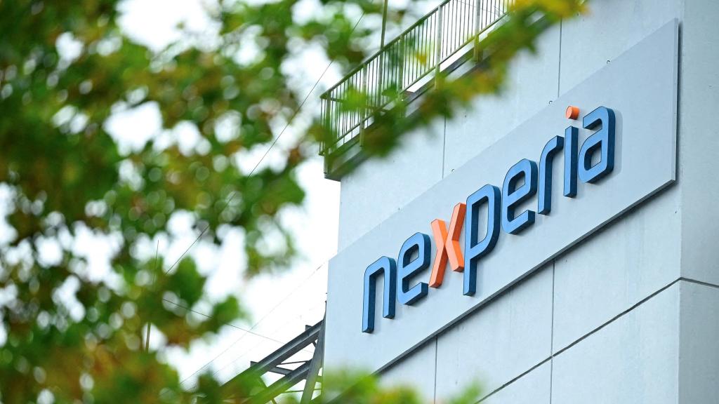 Países Bajos detiene su intervención en Nexperia para rebajar la tensión con China y garantizar chips a la automoción