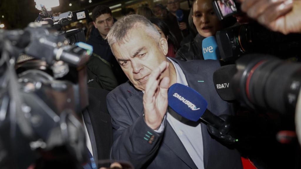 Santos Cerdán, a su salida de la cárcel de Soto del Real,  este miércoles.