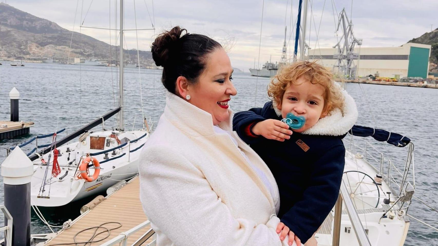 Nuria y su hijo Pelayo.