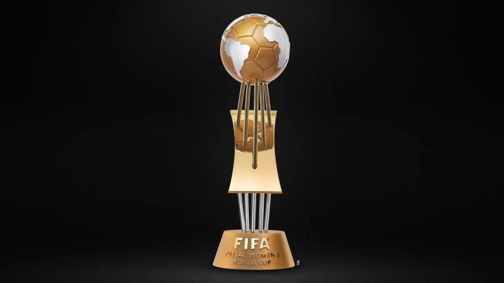 El trofeo de campeón del Mundial de fútbol sala femenino
