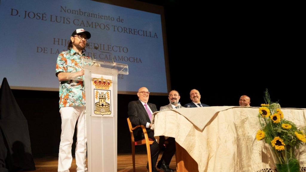 Santiago Segura, José Luis Campos, el fallecido Javier Lambán, Manuel Rando y Luis Alegre, durante el acto en el teatro de Calamocha.