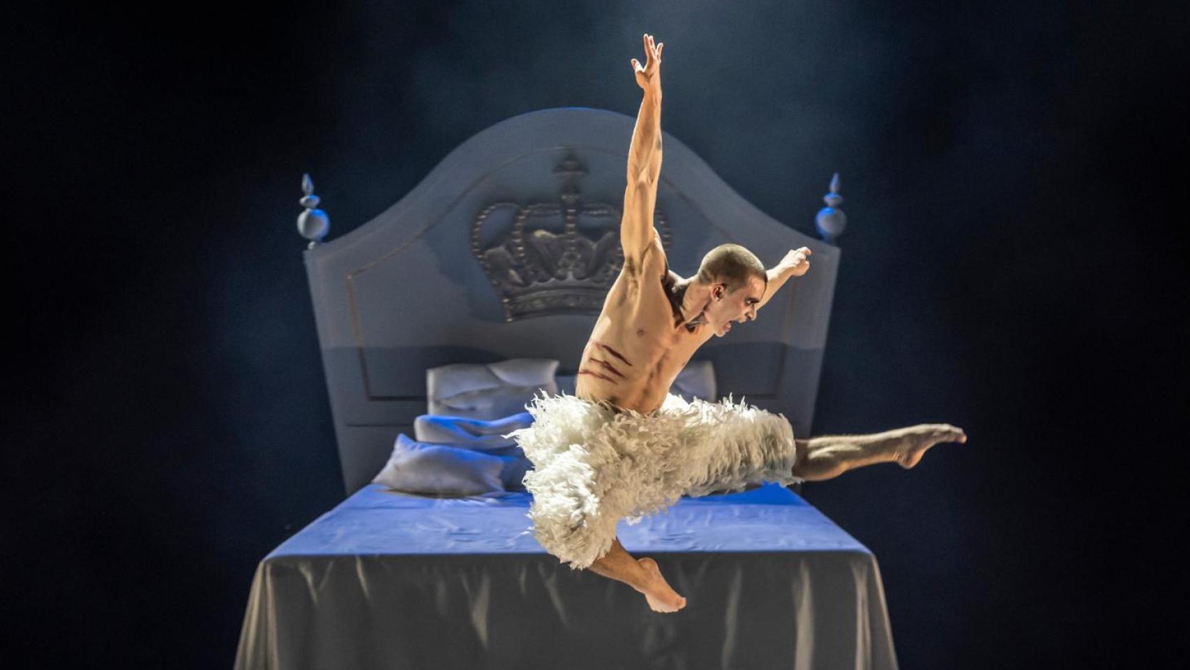 Una imagen de 'El lago de los cisnes: la nueva generación', de Matthew Bourne