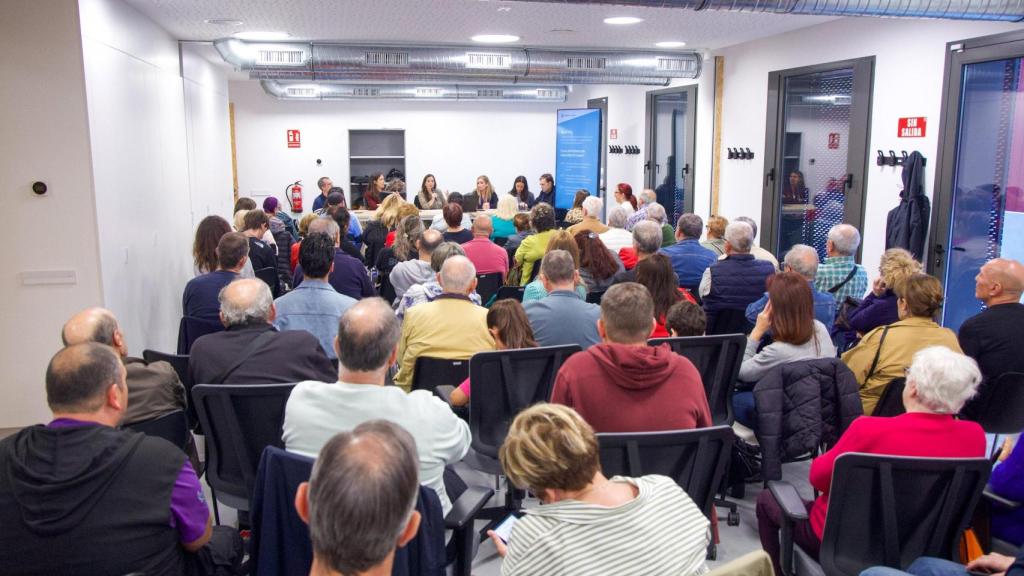 El gobierno local en una de las reuniones con la ciudadanía