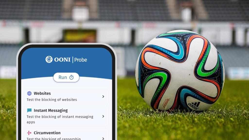 Fotomontaje de un balón de fútbol con la app OONI Probe