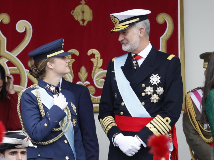 El Rey y la heredera, de uniforme, en el Dia de la Hispanidad 2025.