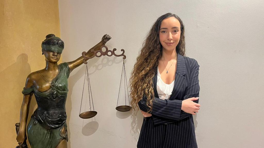 Sandra González en su Despacho de Abogados Glezmo Juris.