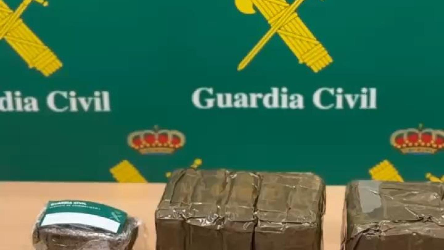 Detenidos un hombre y una mujer en Soria con más de 3 kilos de hachís tras sufrir una salida de vía en la N-234