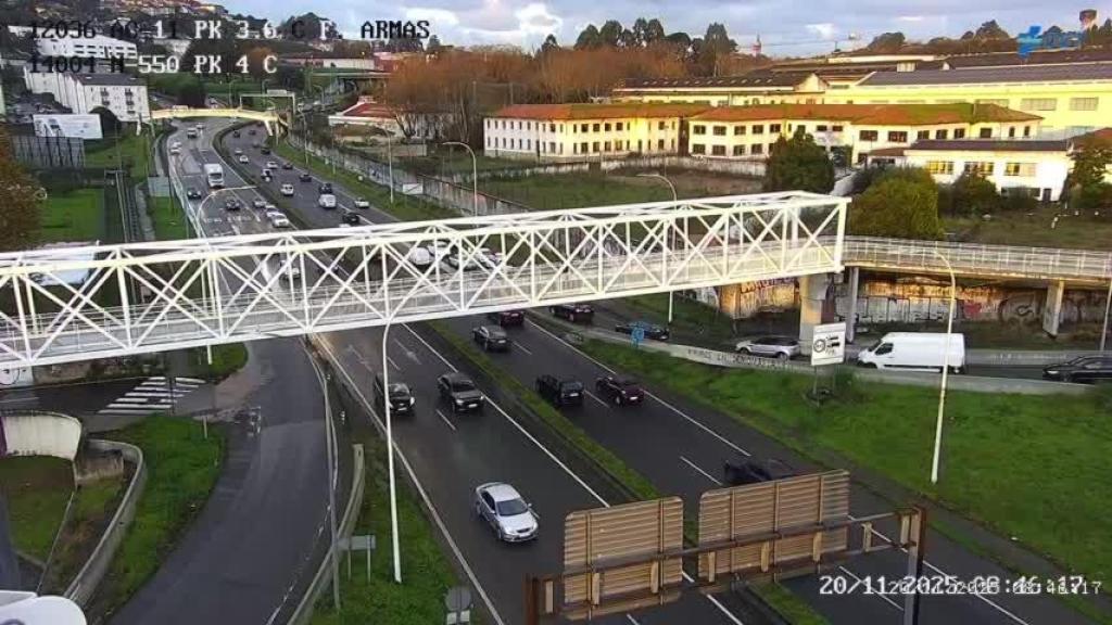 La avenida Alfonso Molina de A Coruña a la altura de la Fábrica de Armas este jueves.