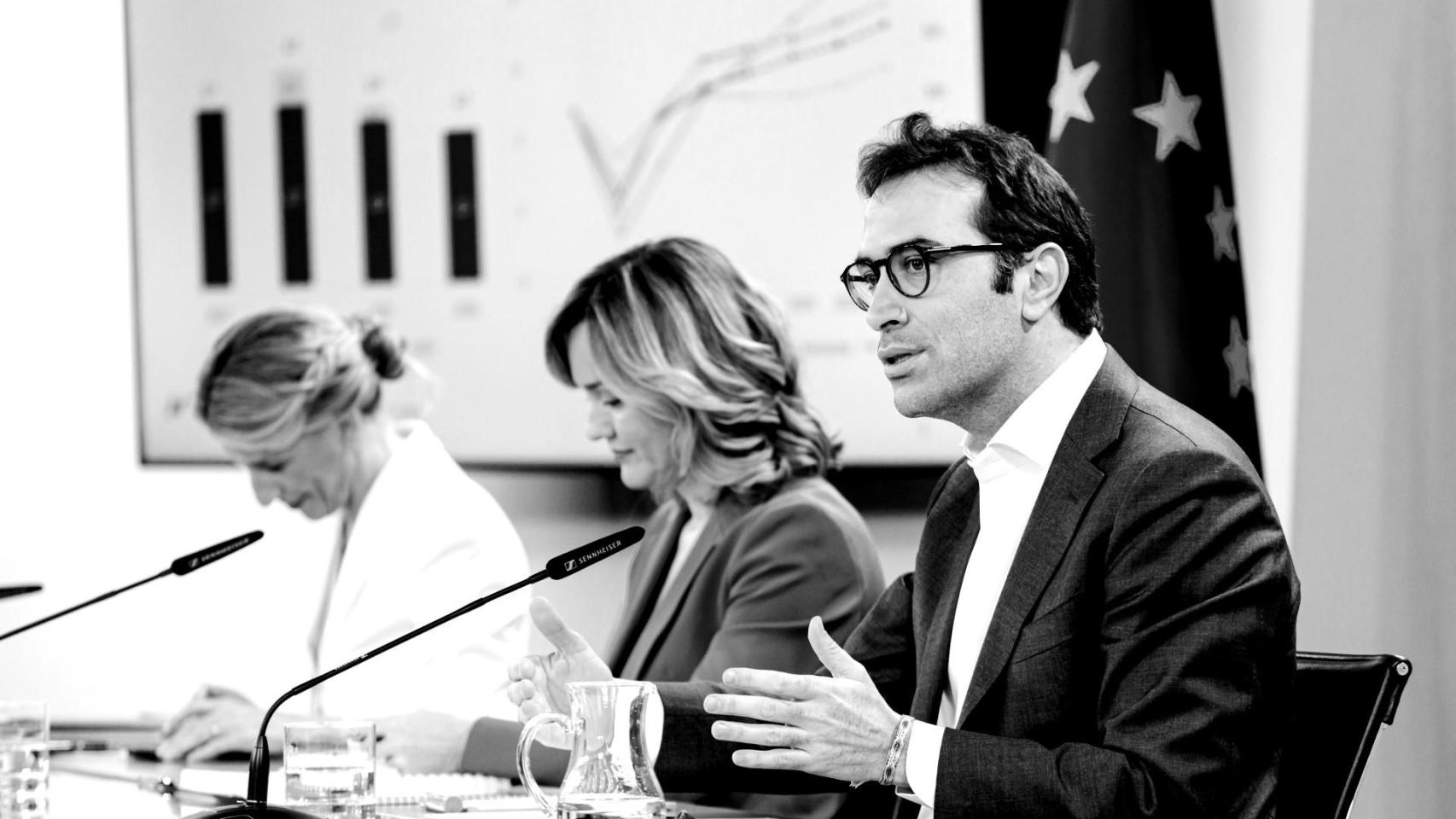 La vicepresidenta segunda y ministra de Trabajo y Economía Social, Yolanda Díaz; la ministra de Educación, Formación Profesional y Deportes y portavoz del Gobierno, Pilar Alegría, y el ministro de Economía Comercio y Empresa, Carlos Cuerpo