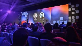 Una de las sesiones plenarias en Cloudera Evolve25 en Dubái.