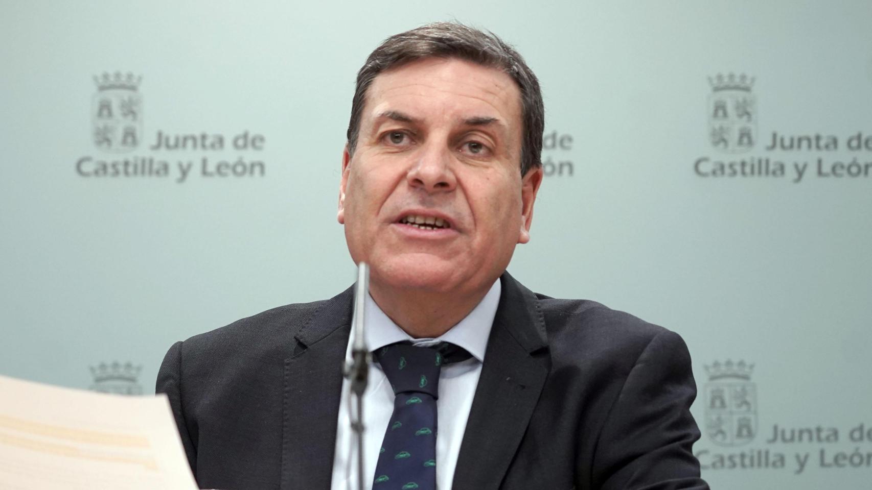 El consejero de Economía y Hacienda y portavoz de la Junta, Carlos Fernández Carriedo, comparece en la rueda de prensa posterior al Consejo de Gobierno.