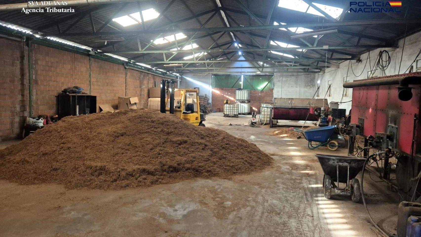 Fábrica clandestina de tabaco.