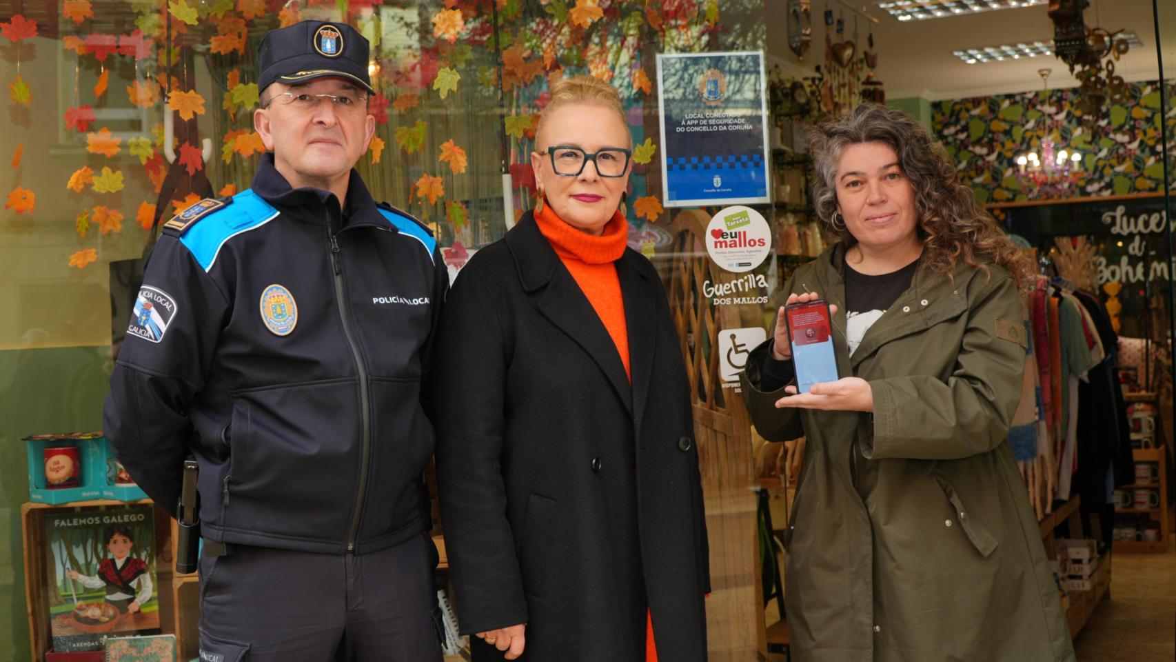 José Manuel Rico, Montse Paz y Ana Balsa, este jueves en Os Mallos.