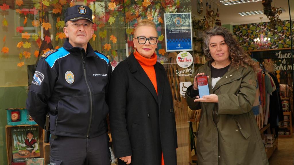 José Manuel Rico, Montse Paz y Ana Balsa, este jueves en Os Mallos.