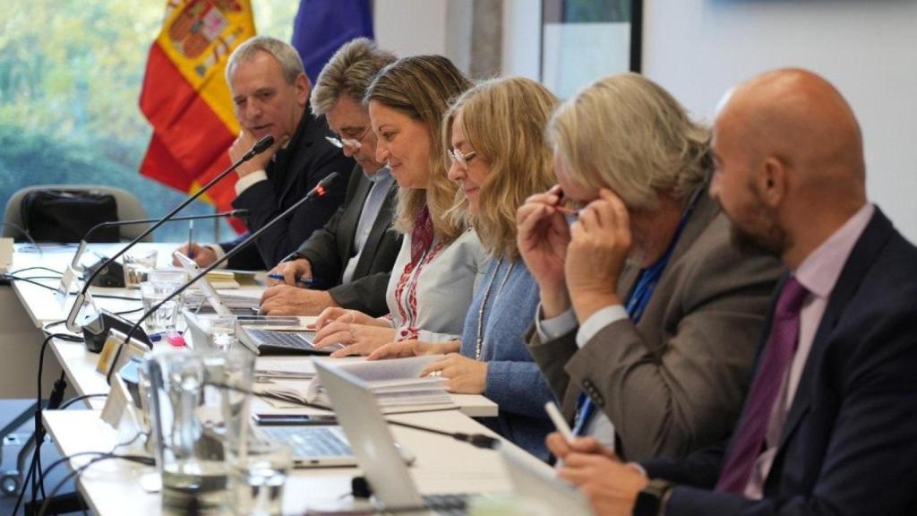 La secretaria de Estado de Función Pública, Consuelo Sánchez Naranjo, en una reunión con CCOO, UGT y CSIF para abordar la mejora salarial y laboral de los trabajadores públicos.