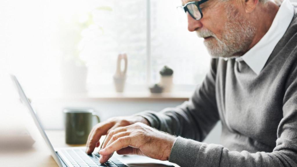 Imagen de archivo de un señor