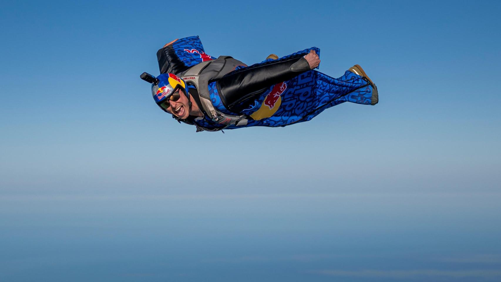 Dani Román, en plena acción en el aire