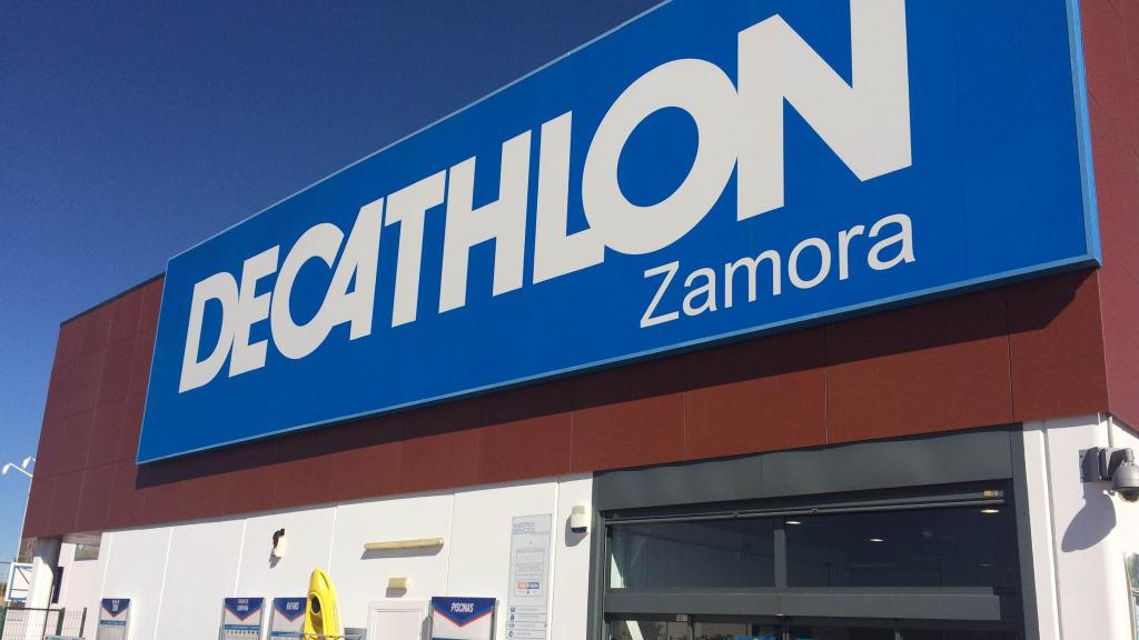 Fachada Decathlon.