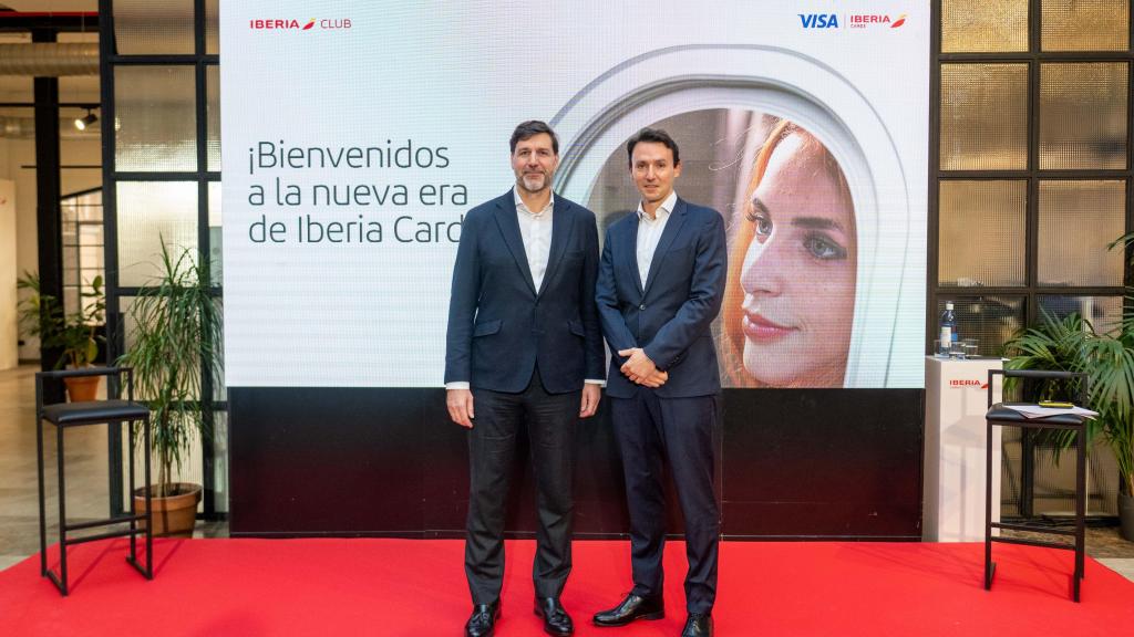 Eduardo Prieto, director general de Visa en España, y Francisco Javier Cobo, CEO de Iberia Cards.