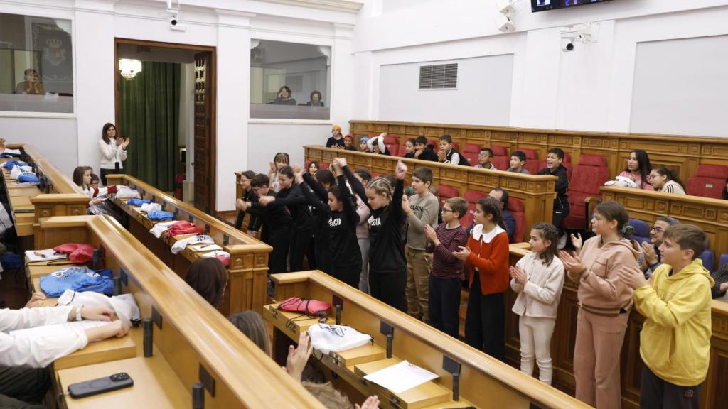 Pleno en las Cortes por el Día Mundial de la Infancia. Foto: Cortes CLM.