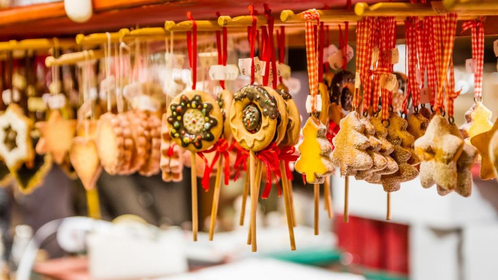 Detalle de un mercadillo navideño.