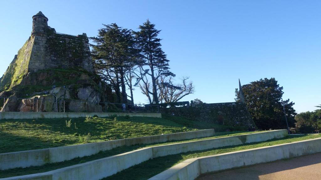 El Concello de Vigo rehabilitará las puertas de entrada a la fortaleza de O Castro