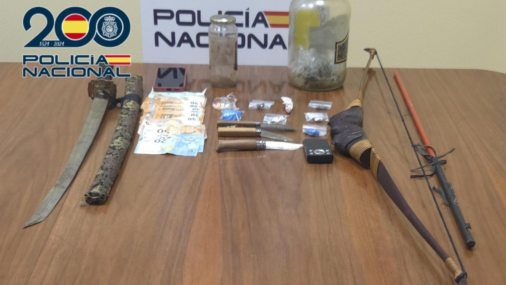 Esto es lo que se encontró la Policía Nacional de Ourense al desarticular un punto de venta de drogas
