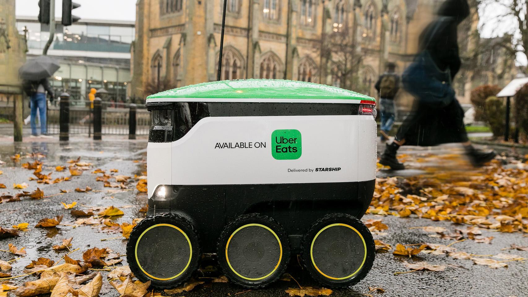 Robot de Starship tematizado con Uber Eats.