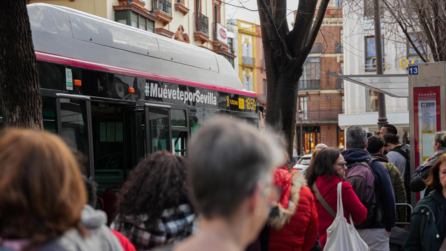 Imagen de un autobús Tussam.