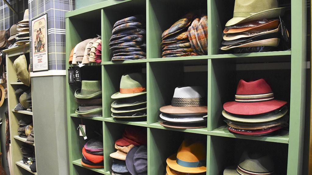Sombreros en la tienda de Paco