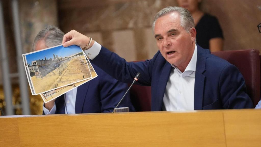 Juan Bueno, en el Pleno del Ayuntamiento de Sevilla.