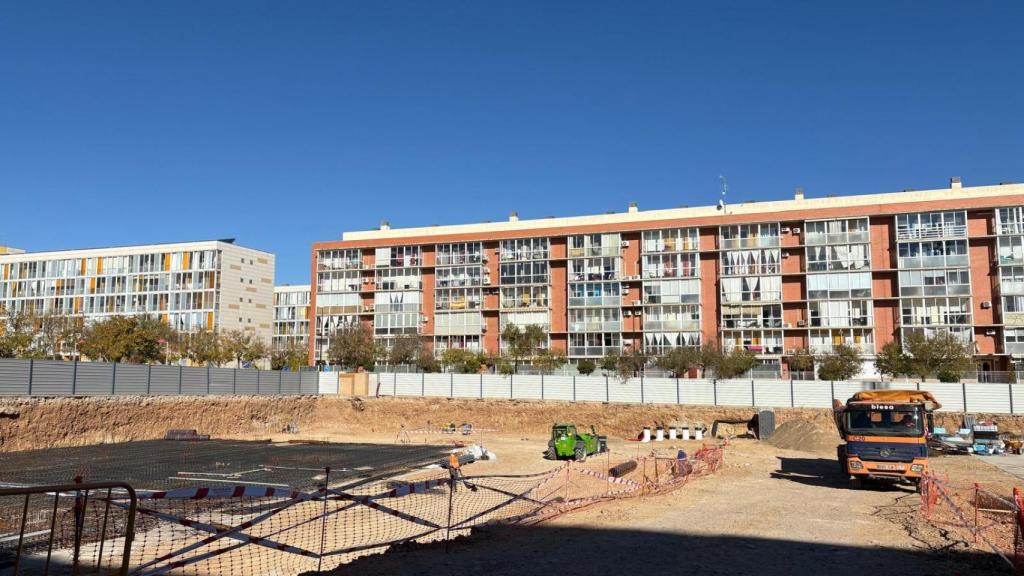 Así se encuentra el solar que acogerá 194 viviendas en la calle de los Pájaros en Zaragoza