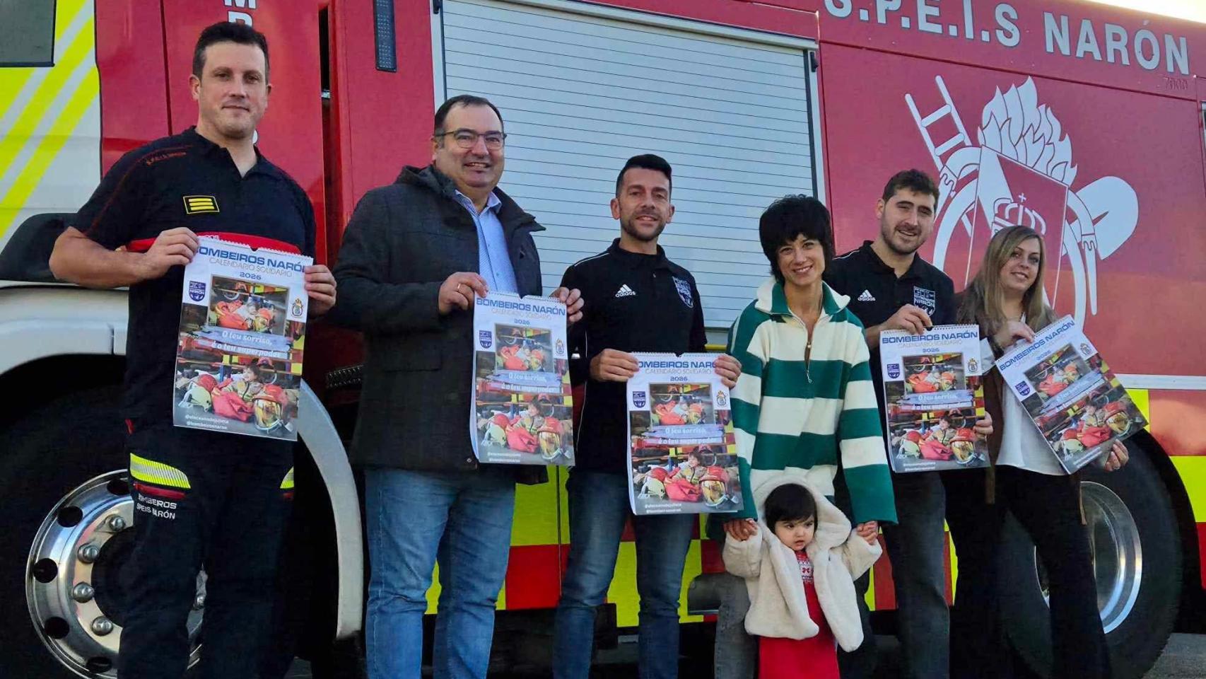Los Bomberos de Narón (A Coruña) lanzan el calendario solidario 'O océano de Julieta 2026'