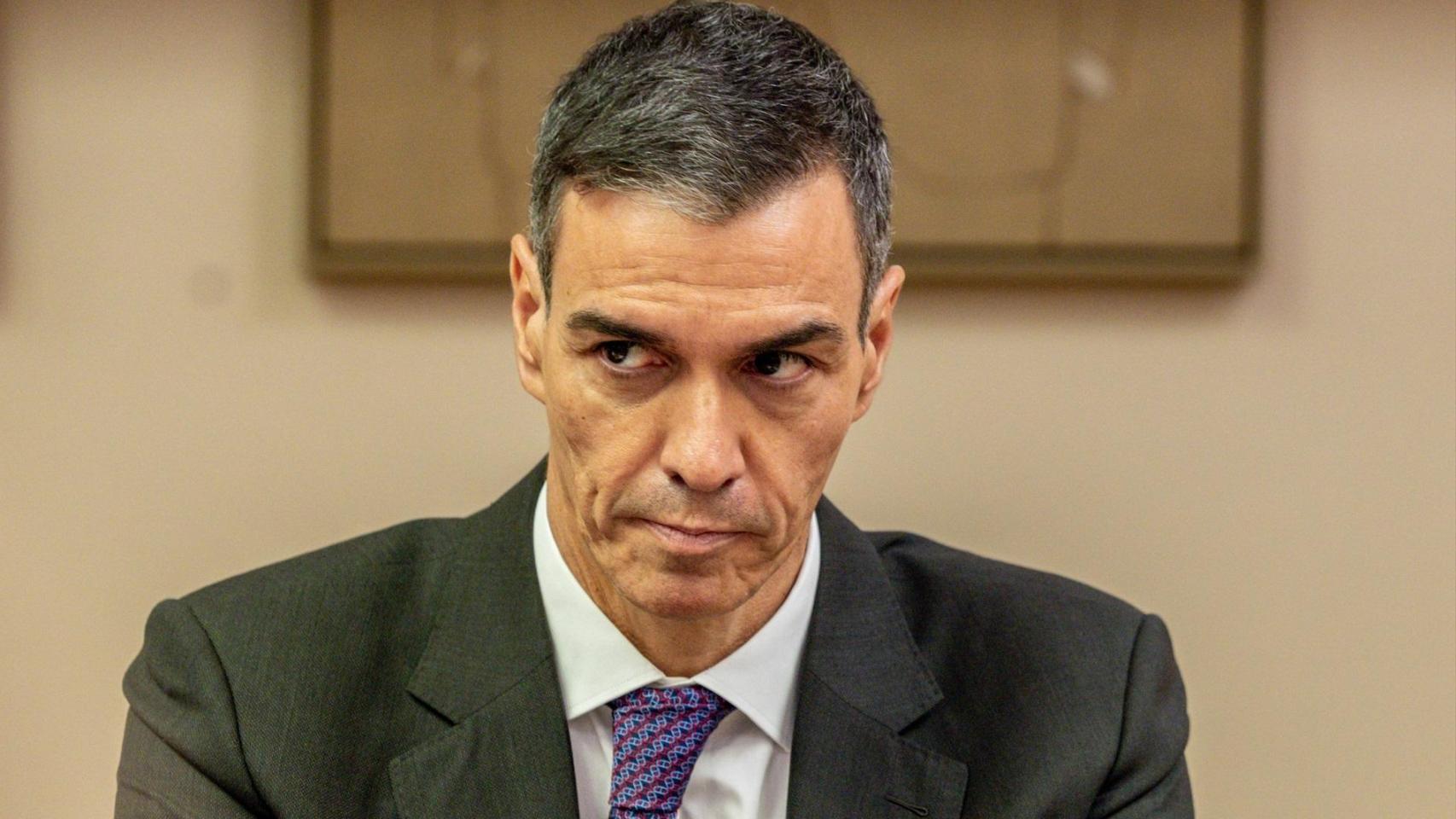 El Gobierno elogia al Fiscal tras su condena, ministros piden su indulto y el portavoz del PSOE tilda la sentencia de «vergüenza» El Gobierno elogia al Fiscal tras su condena, ministros piden su indulto y el portavoz del PSOE tilda la sentencia de «vergüenza»