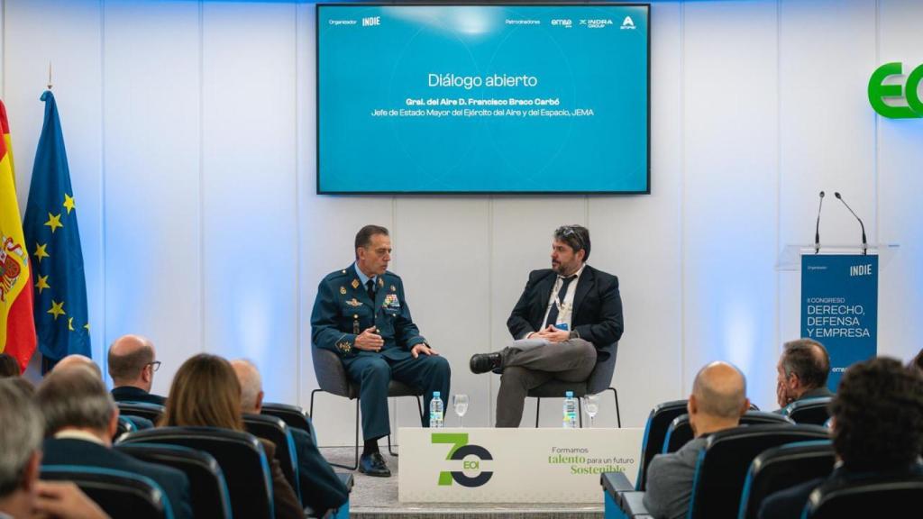 El JEMA durante el diálogo mantenido con Nacho G. Pandavenes, director de Defensa de la consultora INDIE.