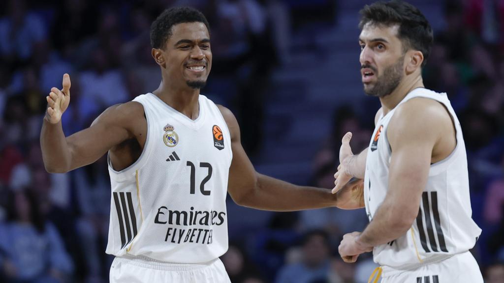 Campazzo y Maledon celebran una acción con el Real Madrid.