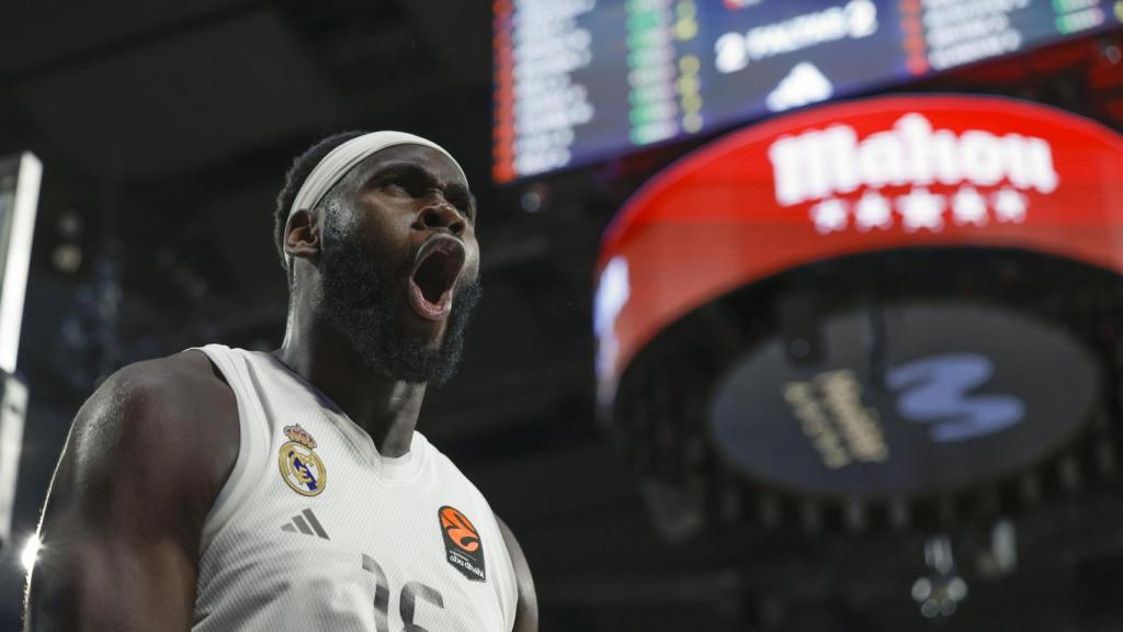 Garuba comemora cesta contra o Real Madrid.