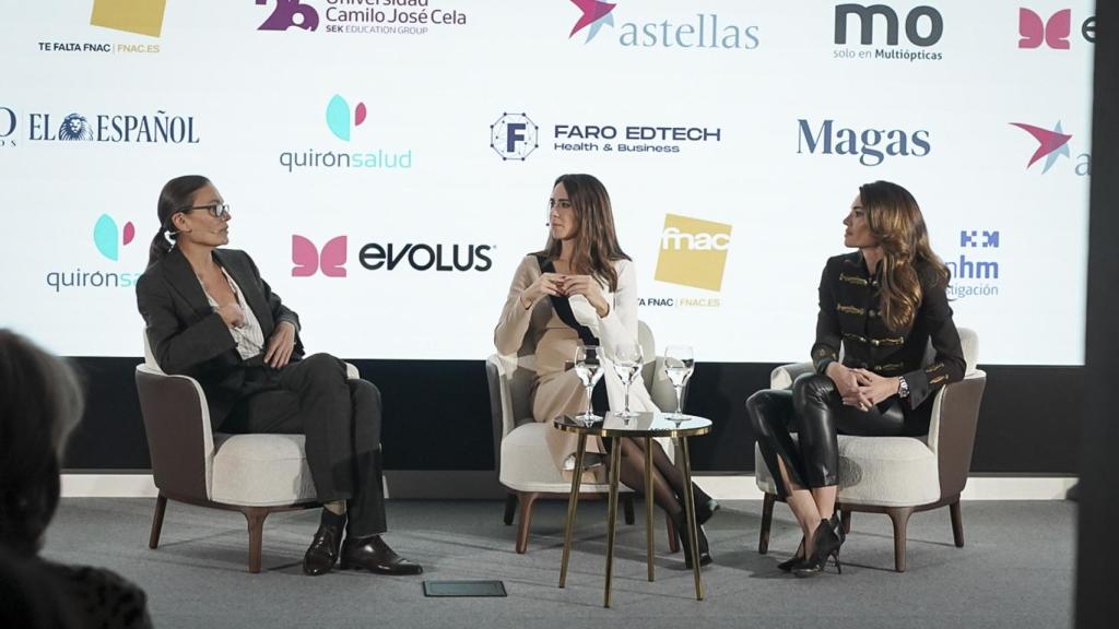 Laura Ponte y María Cudeiro junto a la moderadora, Ana Núñez-Milara, directora de Magas.