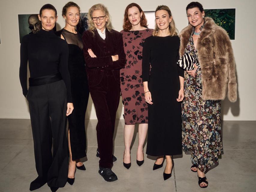 Malgosia Bela, Carolyn Murphy, Annie Leibovitz, Karen Elson, Marta Ortega y Linda Evangelista en la fiesta del 50 aniversario de Zara.