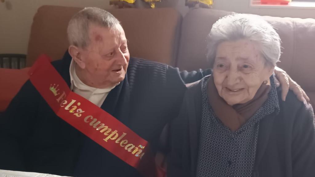 Luisa y Genaro celebrando el 101 cumpleaños de Genaro.
