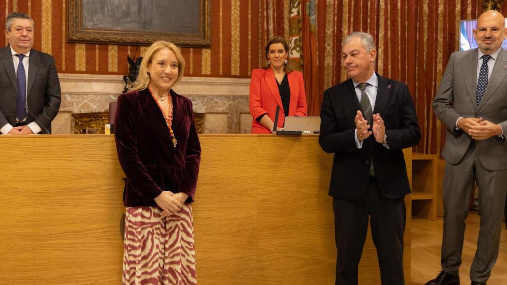 Toma de posesión de María Tena.